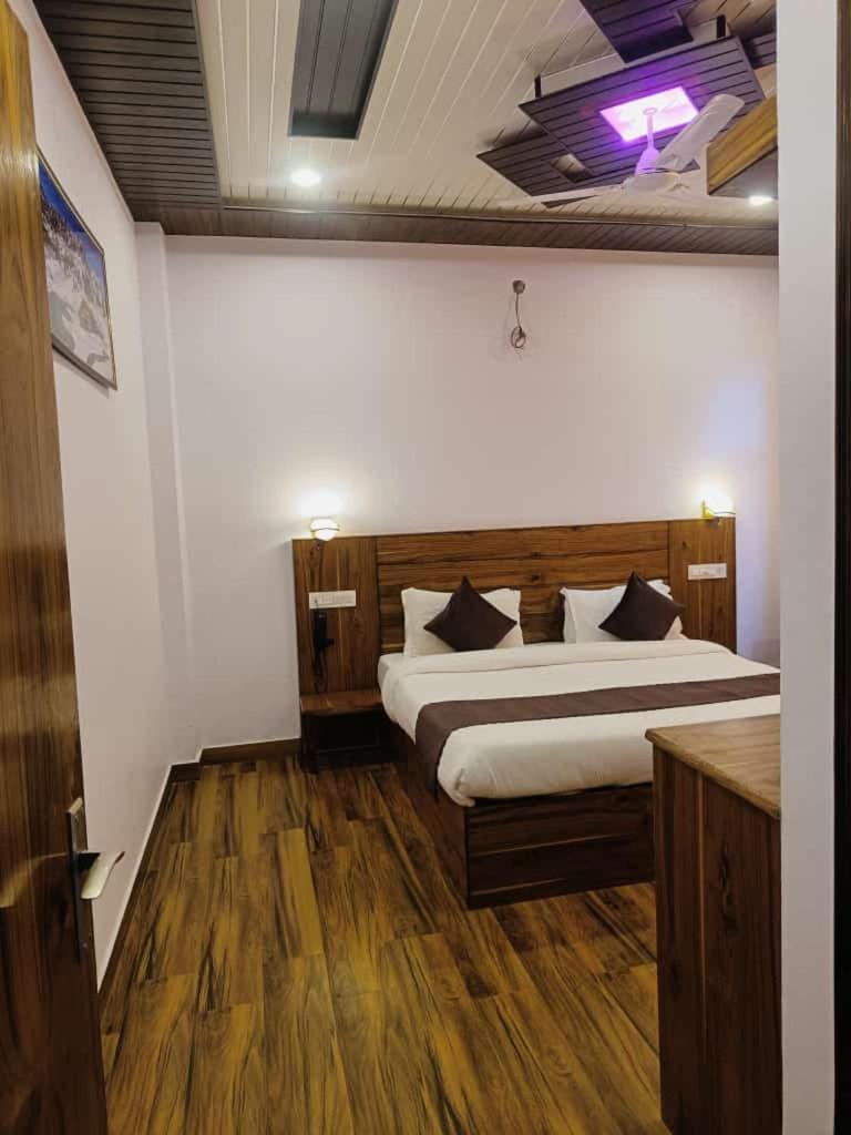 Hotel Kasauli View Cafe Restaurant Open Terrace Mountain View Екстер'єр фото