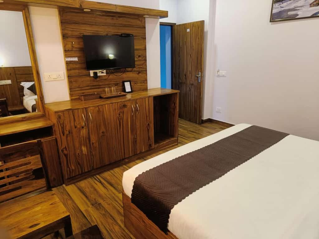 Hotel Kasauli View Cafe Restaurant Open Terrace Mountain View Екстер'єр фото