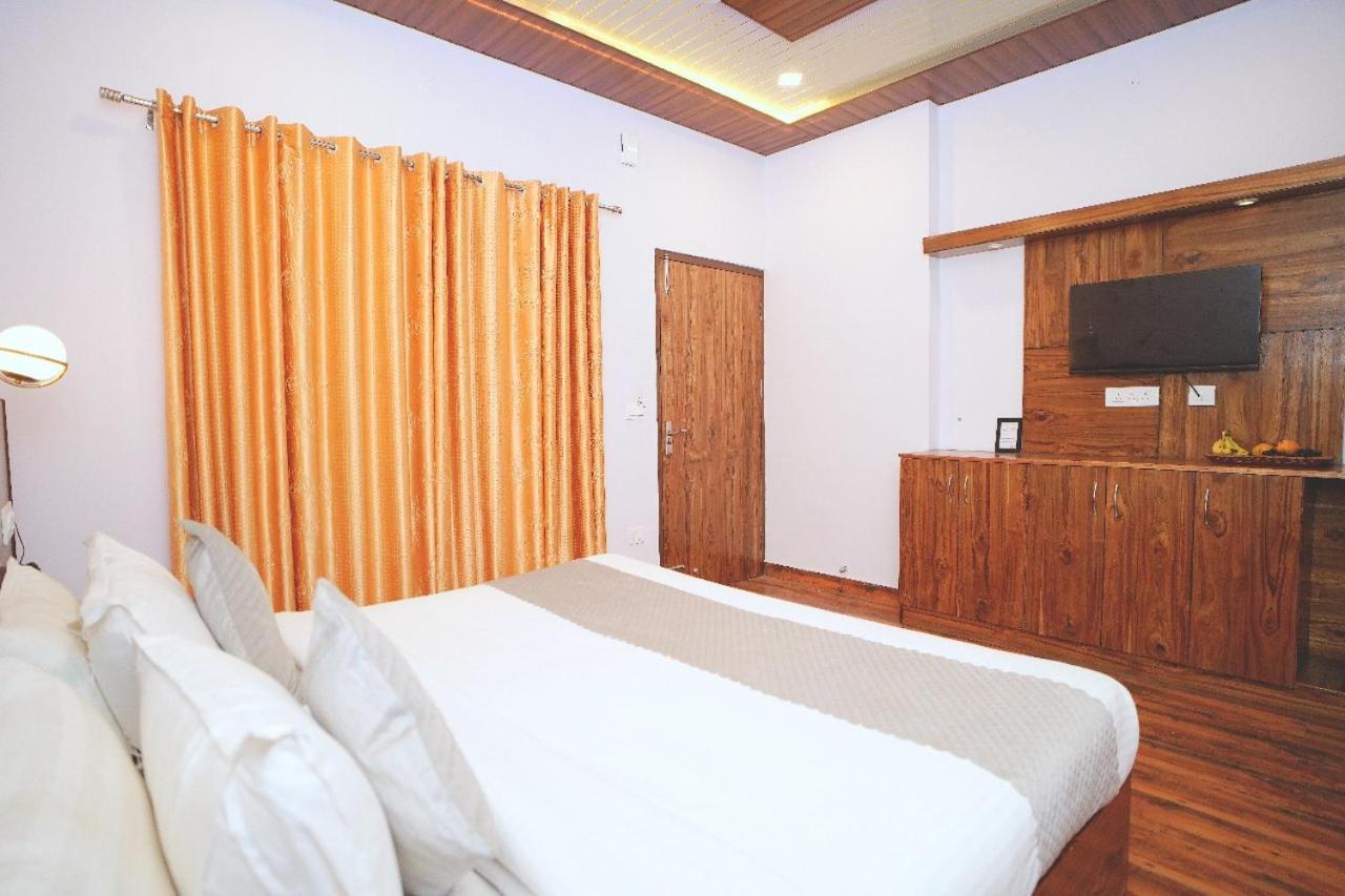 Hotel Kasauli View Cafe Restaurant Open Terrace Mountain View Екстер'єр фото