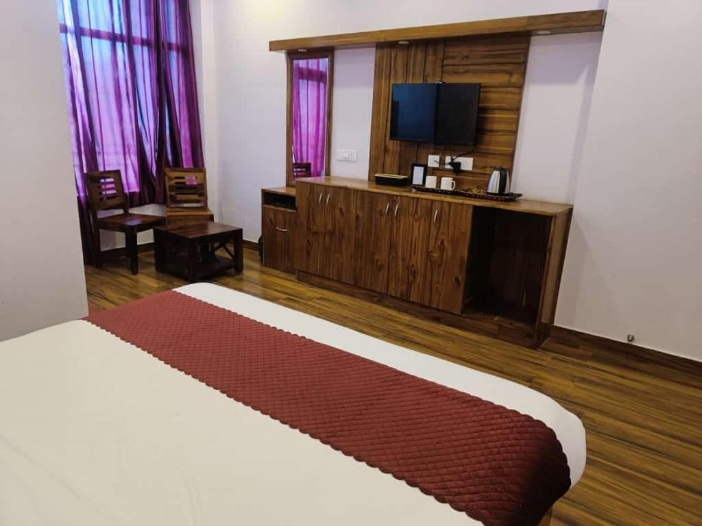 Hotel Kasauli View Cafe Restaurant Open Terrace Mountain View Екстер'єр фото