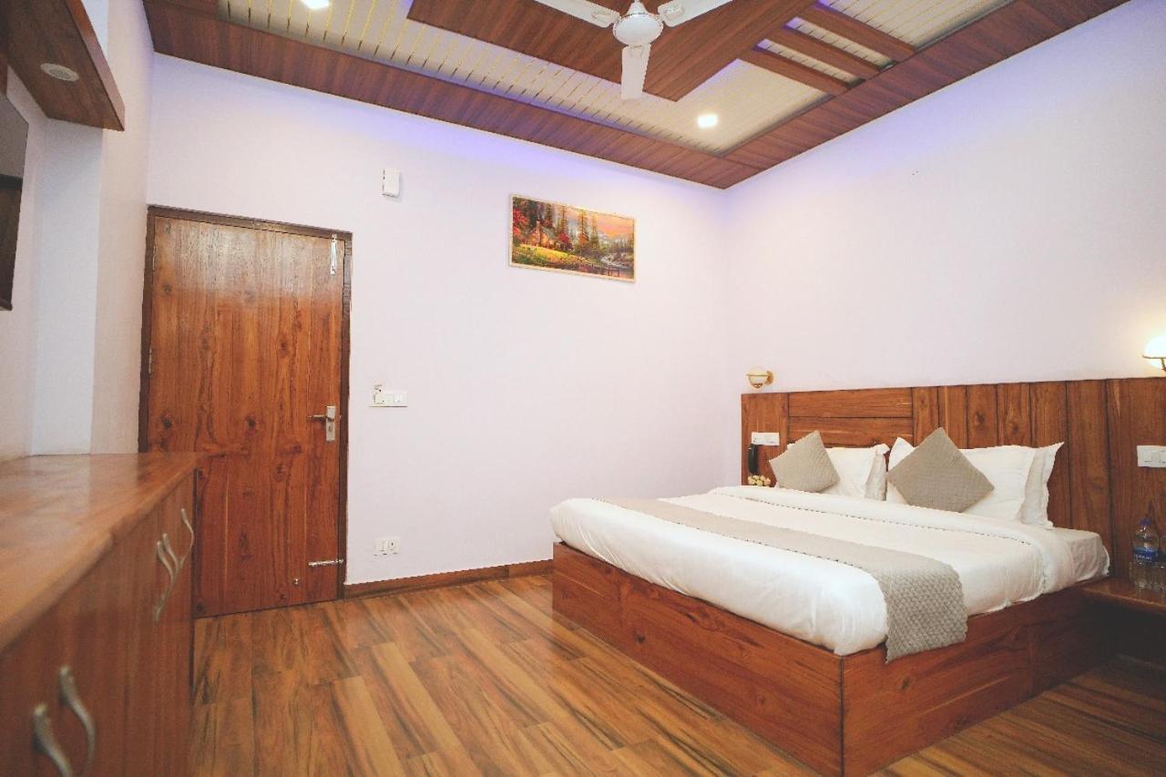 Hotel Kasauli View Cafe Restaurant Open Terrace Mountain View Екстер'єр фото