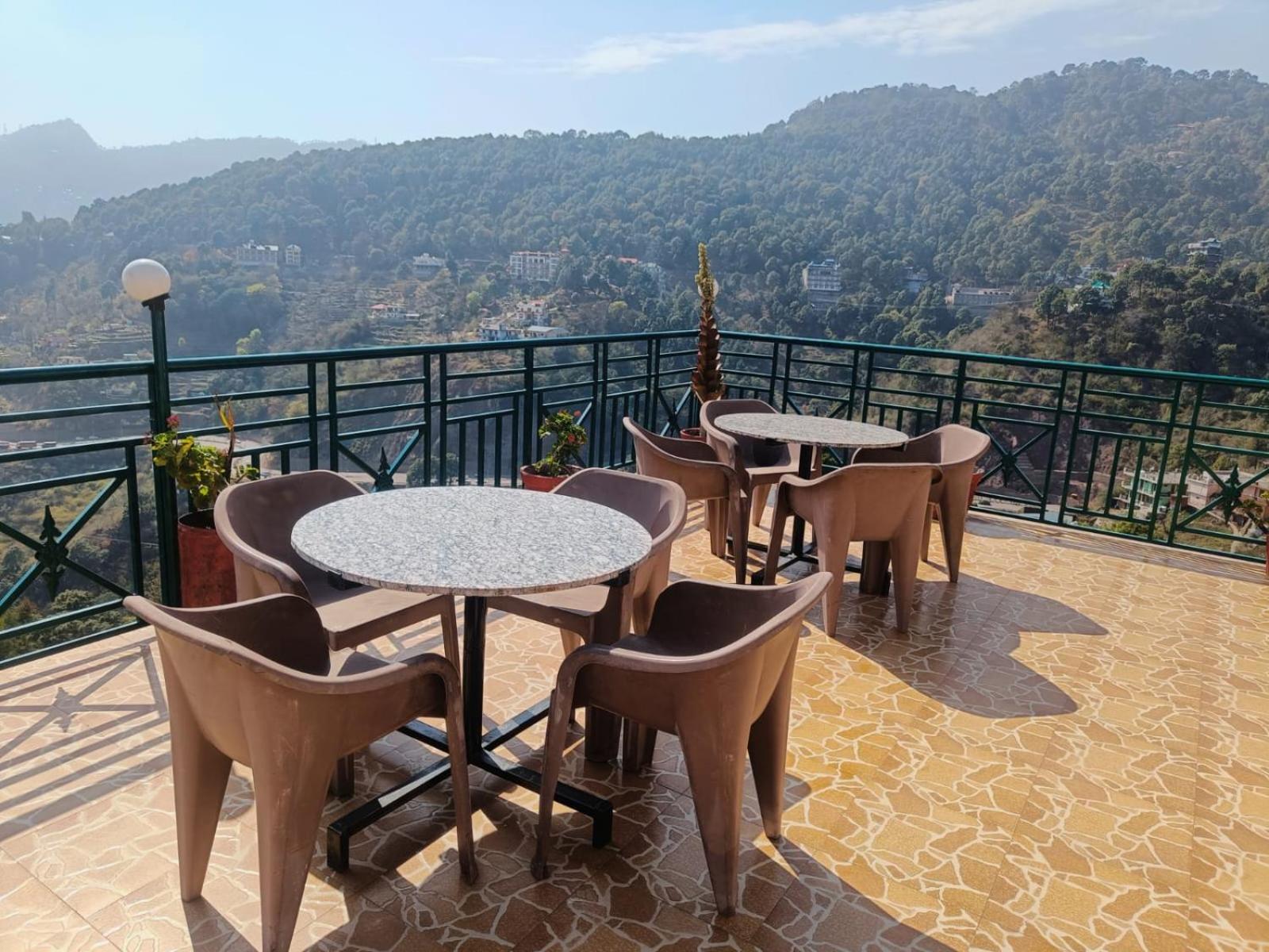 Hotel Kasauli View Cafe Restaurant Open Terrace Mountain View Екстер'єр фото