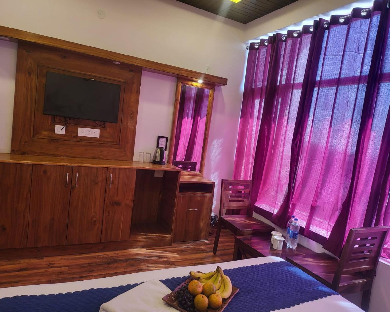 Hotel Kasauli View Cafe Restaurant Open Terrace Mountain View Екстер'єр фото