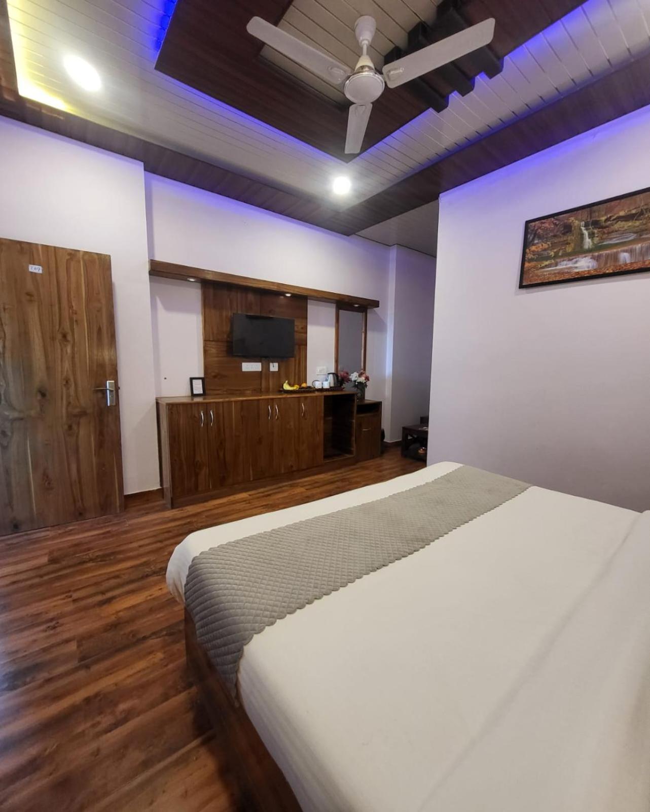 Hotel Kasauli View Cafe Restaurant Open Terrace Mountain View Екстер'єр фото