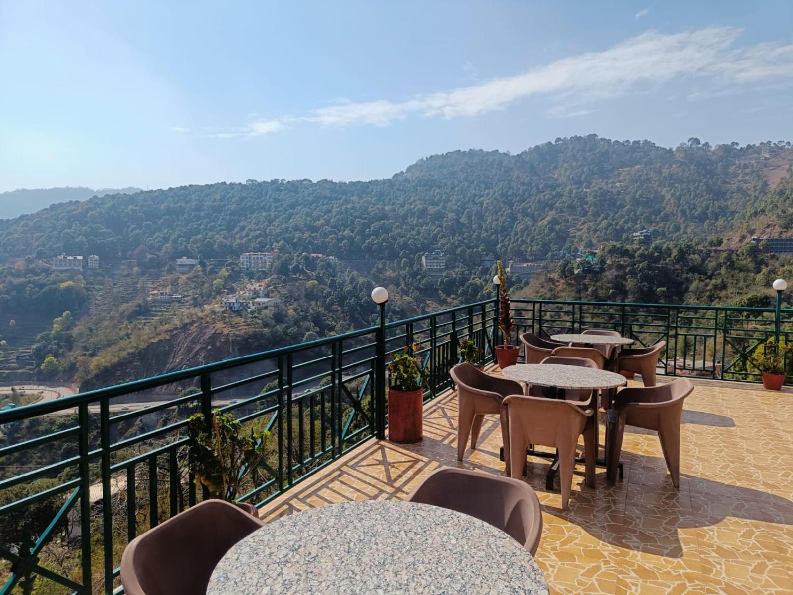 Hotel Kasauli View Cafe Restaurant Open Terrace Mountain View Екстер'єр фото